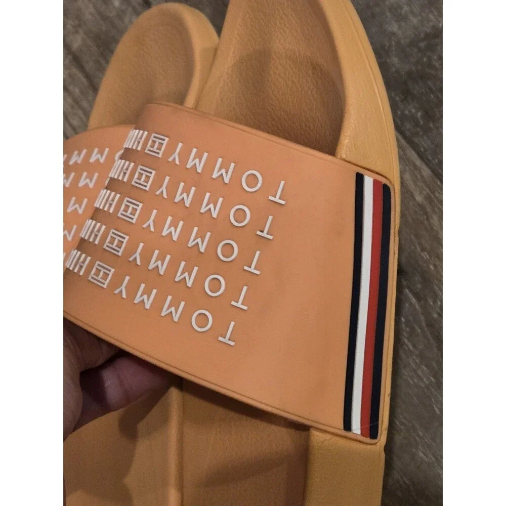Tommy Hilfiger Esco-C slide sandals featuring a high relief logo strap -Size 10M